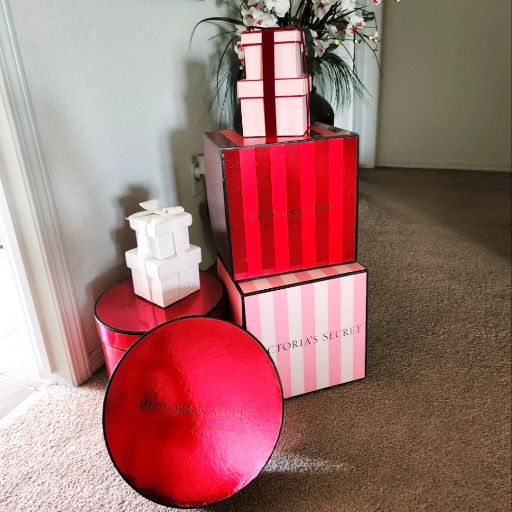 Victoria's Secret Display boxes and fixtures props - Picture 4 of 4